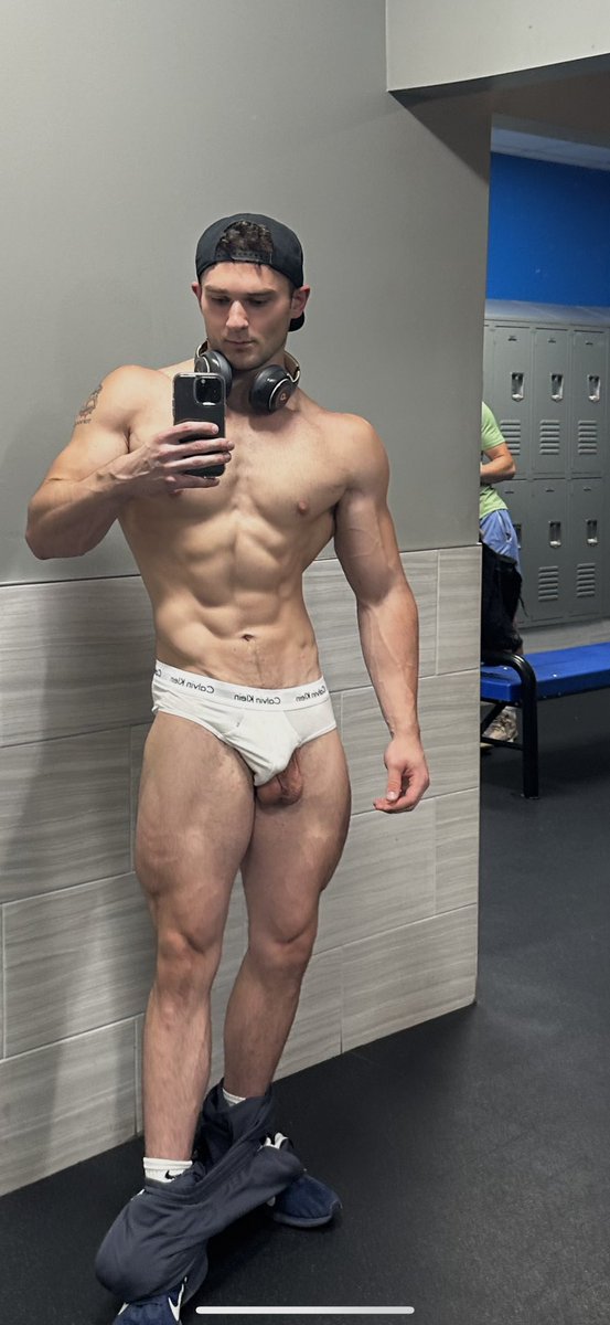 zackdickinson22's tweet photo. Look at that leg pump https://t.co/sviWf4sWhz