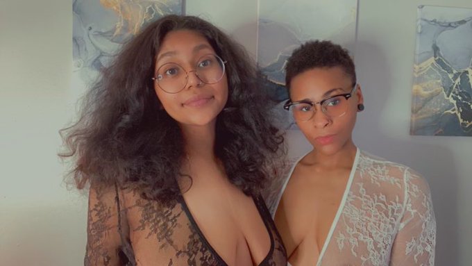 Laced up 🌹🖤 https://t.co/ot8t9E3bzx<a href="/tag/couplekissing"class="tags"><span>#couplekissing</span></a>