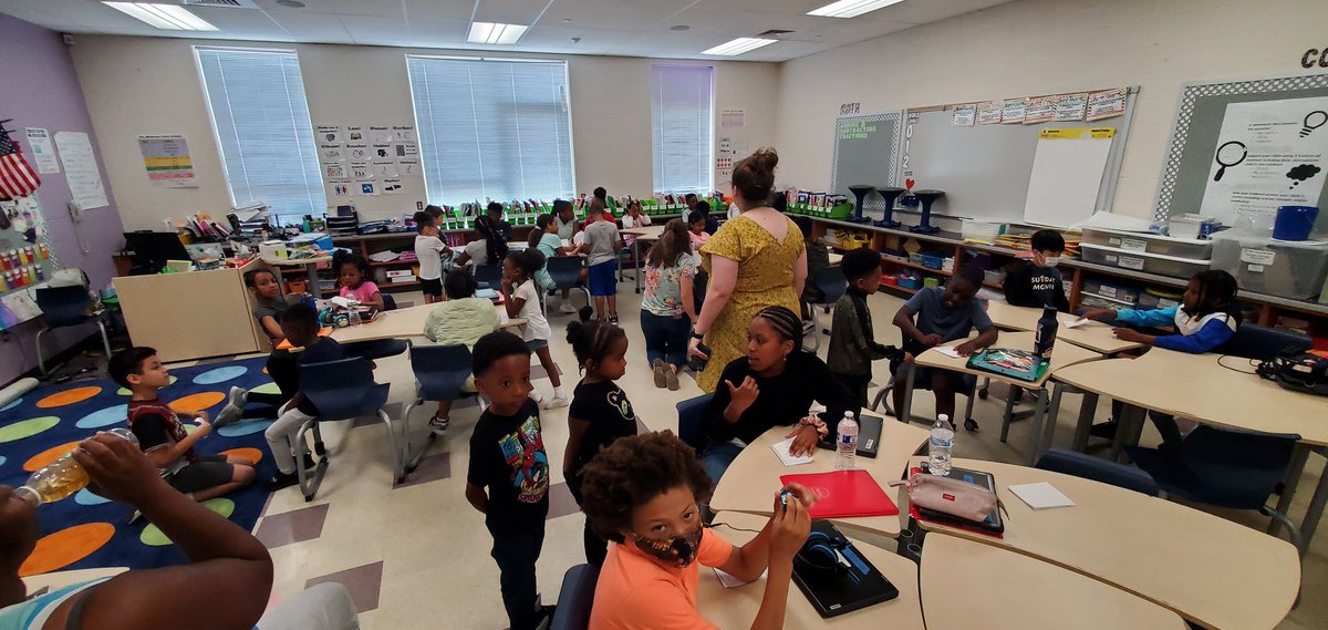 SraChupnick's tweet photo. Gr4 from @MAndrulonisLMES, Schmidt, @mrsjacobsLMES, Dr. Downs, &amp; @williamsonlmes classes @LyonsMill READ THE BOOKS THEY WROTE TO K-3 STUDENTS!
@BCPS_Passport @OWLteamBCPS @BCPS_Sup @bcpstv #MarylandSealOfBiliteracy #CollegeAndCareerReady #LanguageIsLiteracy #BCPSpassport https://t.co/dq6khyDzwv