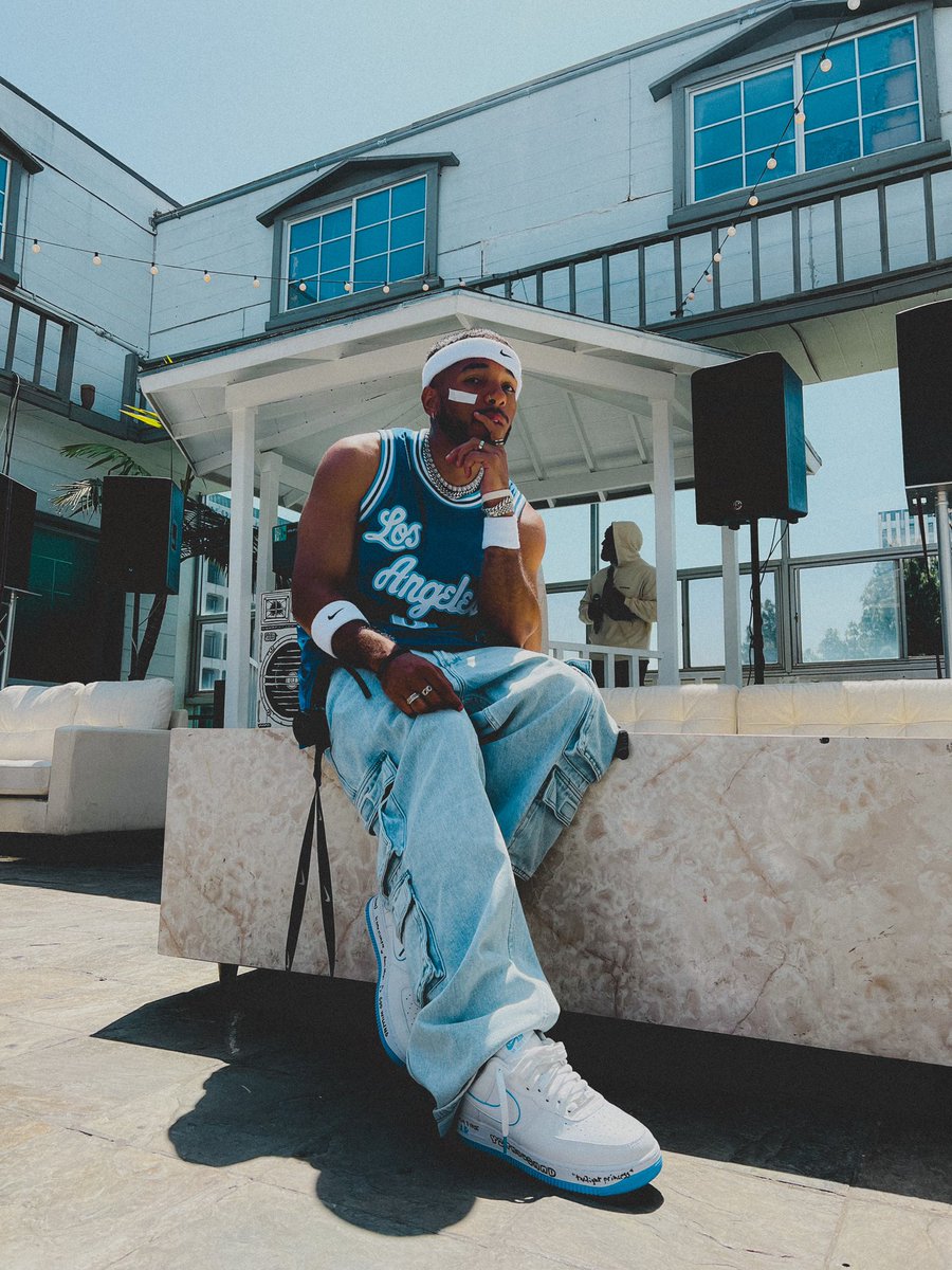 xndrsound's tweet photo. threw my own function in LA cause itโs the only way i ever do things - new music 6.30 https://t.co/Qd6XDPHKaC