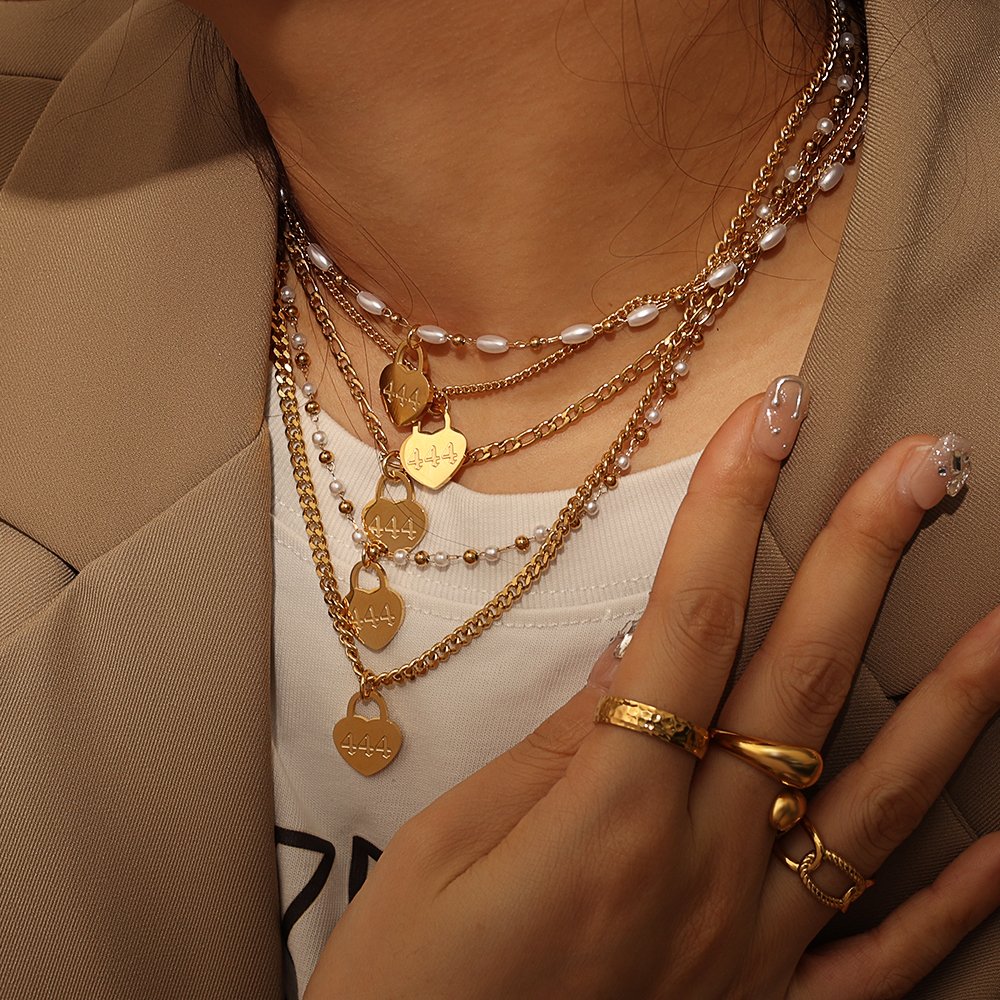Wear the jewelry you like, feel the good times, there is sunshine and expectations, and there is double happiness.#love #Heartheartart #Heartstopper #HappyHalloween #pearl #pearlthina #golddigger #necklace #ring #Beaded #jewelry #jewelryaddict #jewelrydesign