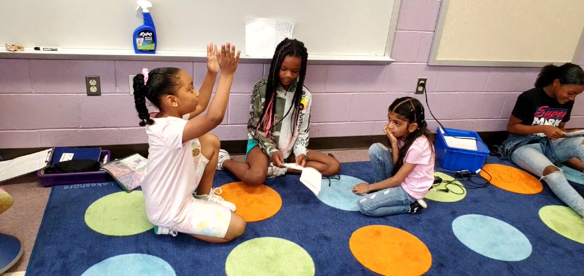 SraChupnick's tweet photo. Gr4 from @MAndrulonisLMES, Schmidt, @mrsjacobsLMES, Dr. Downs, &amp; @williamsonlmes classes @LyonsMill READ THE BOOKS THEY WROTE TO K-3 STUDENTS!
@BCPS_Passport @OWLteamBCPS @BCPS_Sup @bcpstv #MarylandSealOfBiliteracy #CollegeAndCareerReady #LanguageIsLiteracy #BCPSpassport https://t.co/DprQzVUOfj