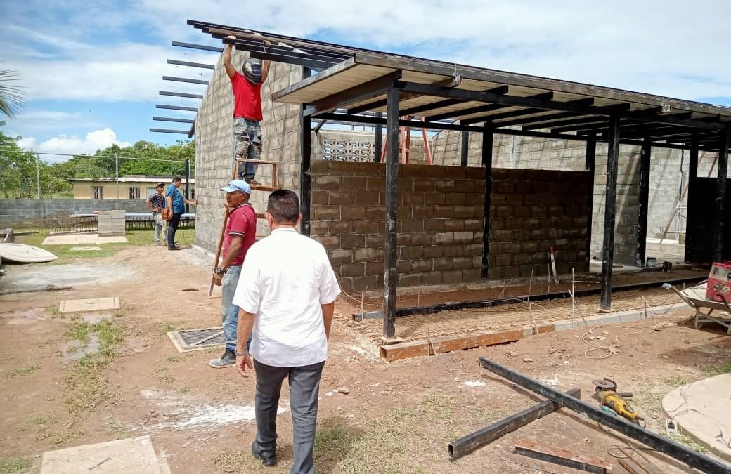 DiocesisSFApure's tweet photo. Mons Alfredo Torres visitó este #7Jun la Pquia.Santo Cristo del Capanaparo y la construcción de la nueva sede del Colegio Diocesano Coromoto. Así mismo visitó la Pquia.NS del Carmen (Puerto Paez). "Dios ha bendecido estas comunidades con la presencia de ministros". #infodiocesis https://t.co/zCX7Xd0XSt
