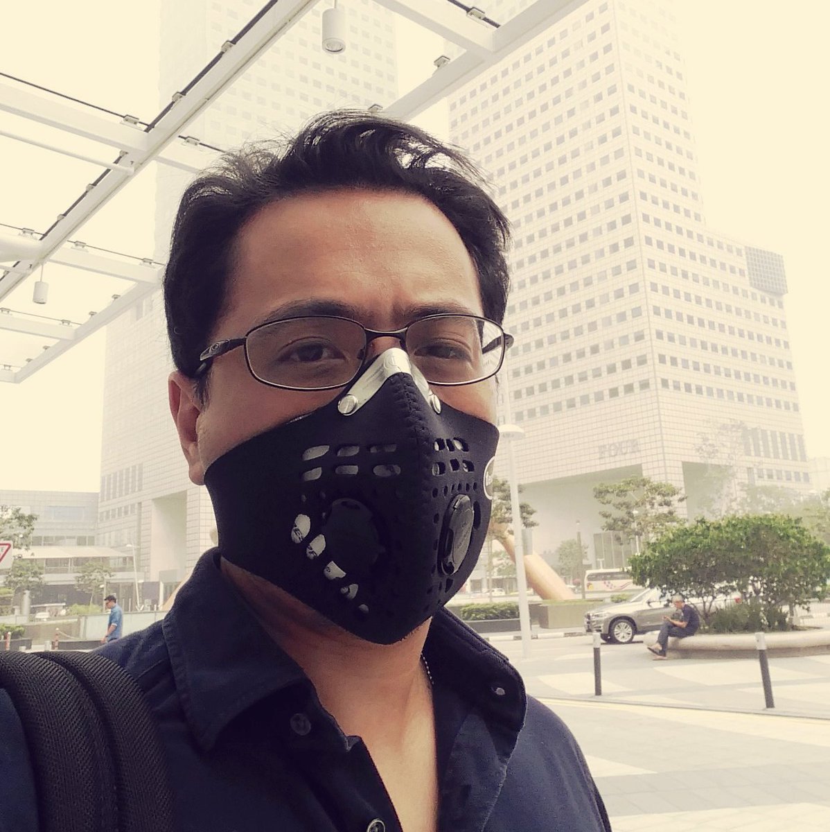 #Socialmedia is abuzz with apocalyptic photos of #NewYorkCity, thanks to smog pouring in from forest fires in Canada.
This kind of thing isn't exactly new to us in Asia. I can't help but recall how #haze used to be a yearly occurrence in #Singapore. (Photo from 2015.)