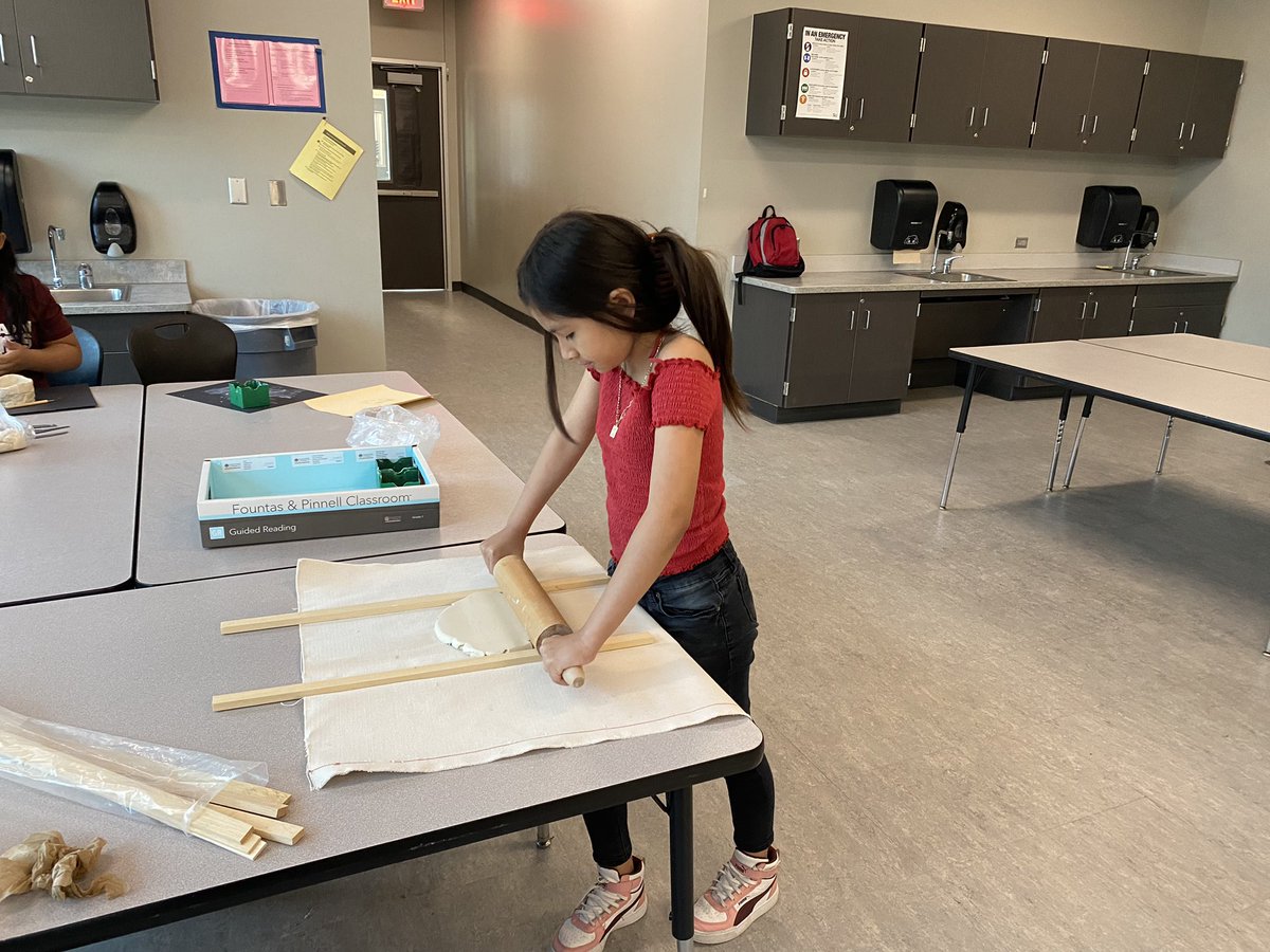 Jamiebenriquez's tweet photo. Art Enrichment with Ms. Paine! I worked on my own coil pot today. #CampMustang #CFISDspirit #WeAreBane #BaneElementary #SummerSchoolFun https://t.co/yGib7GZEK9