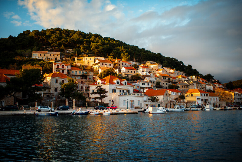 memarchodeviaje's tweet photo. Descubre cuáles son las mejores zonas donde alojarte en Hvar (Stari Grad, Jelsa, Vrboska,Sucuraj...), te mostramos los mejores hoteles y alojamientos donde hospedarte. https://t.co/vQgSeKBOYN https://t.co/qVa4BIgIuc