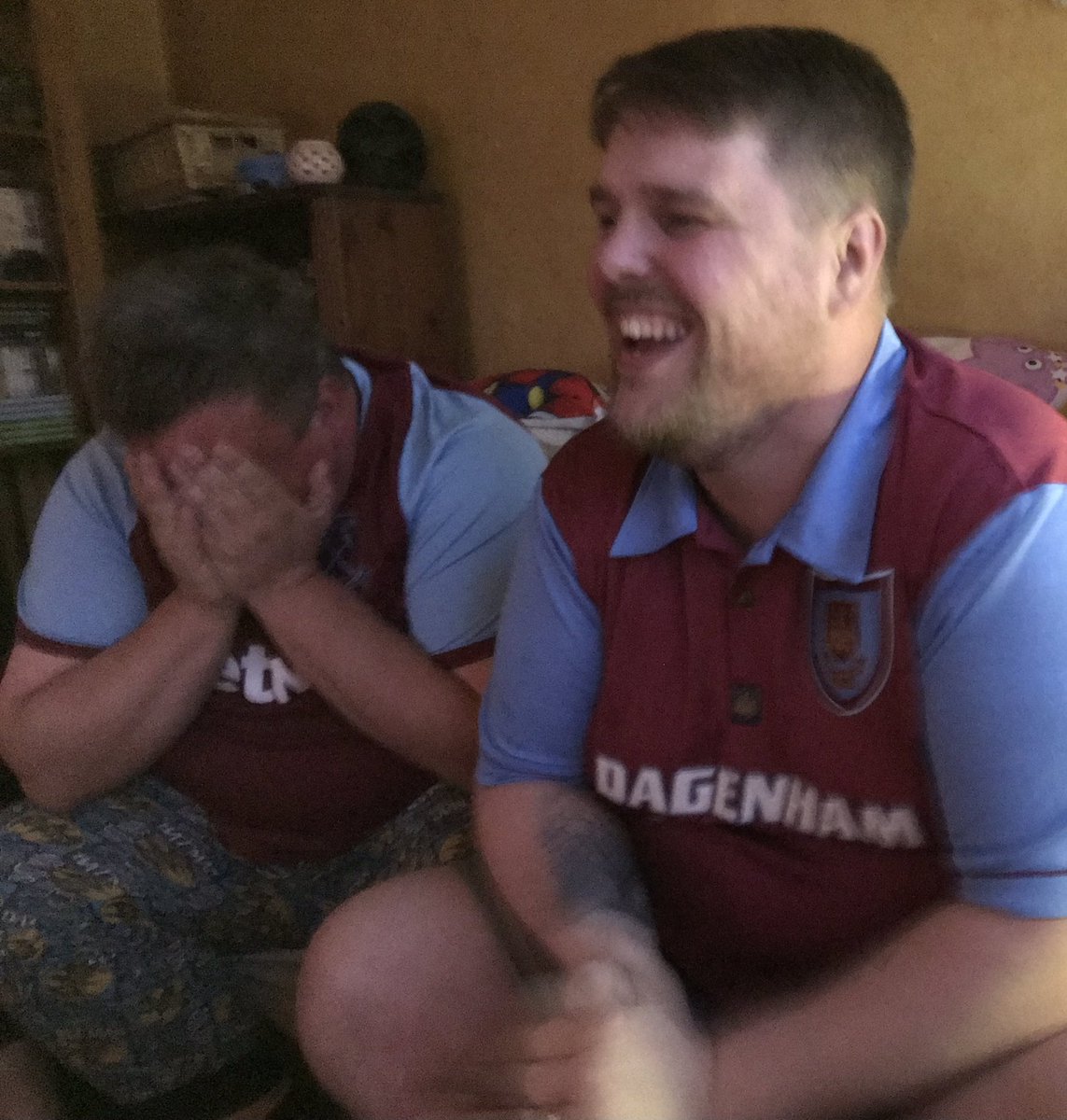 _mazzy_'s tweet photo. The 2 different emotions 😆⚒ https://t.co/IiEuR0sonH