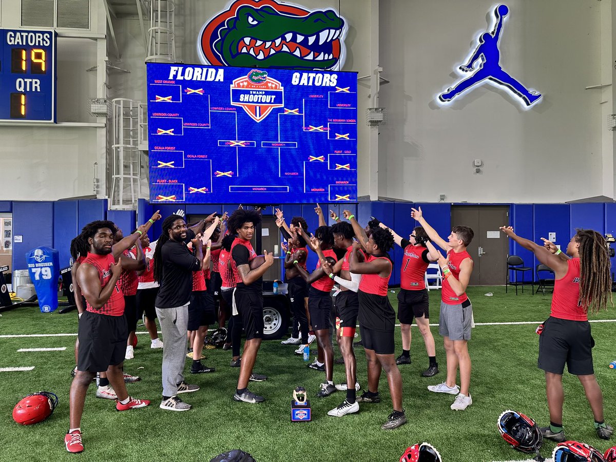 Competed at UF today and we ended up winning the whole thing, if you don’t believe you don’t belong !! 🟧🟦  @UF_CoachRaymond <a href="/coach_bnapier/">COACH BILLY NAPIER</a> <a href="/CoachBillyG/">Coach Billy Gonzales</a> <a href="/Yusuf_Shakir/">Coach Shakir</a>