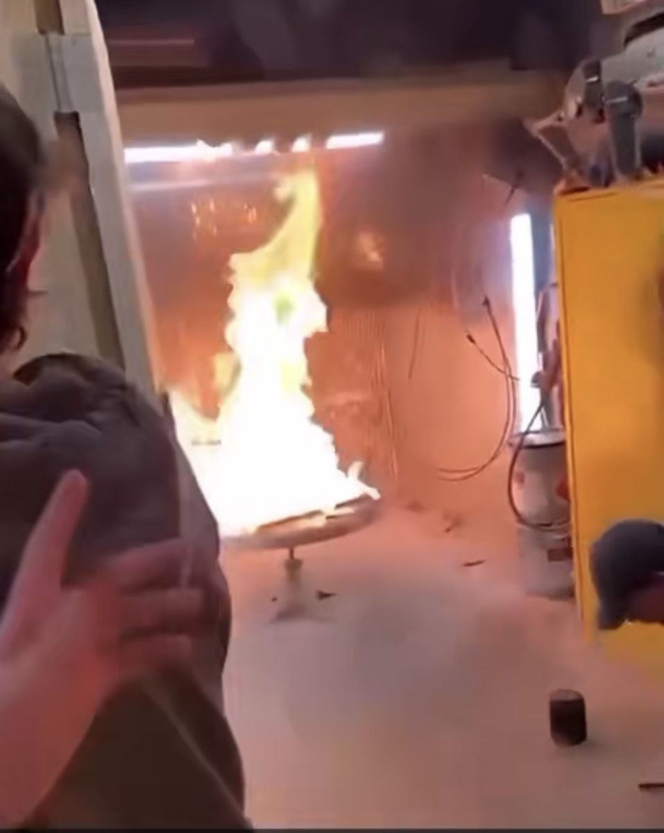 Tom Robb tweet media