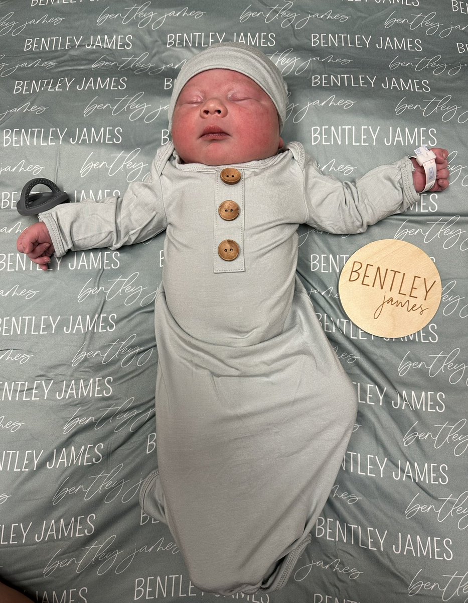 Altman_J10's tweet photo. Today we became a family of 5! Welcome Bentley James Cater, we already love you more than you know! @mcater9 @EmmaAltman10 @Alexaxel53 https://t.co/NiKjEBE7GR