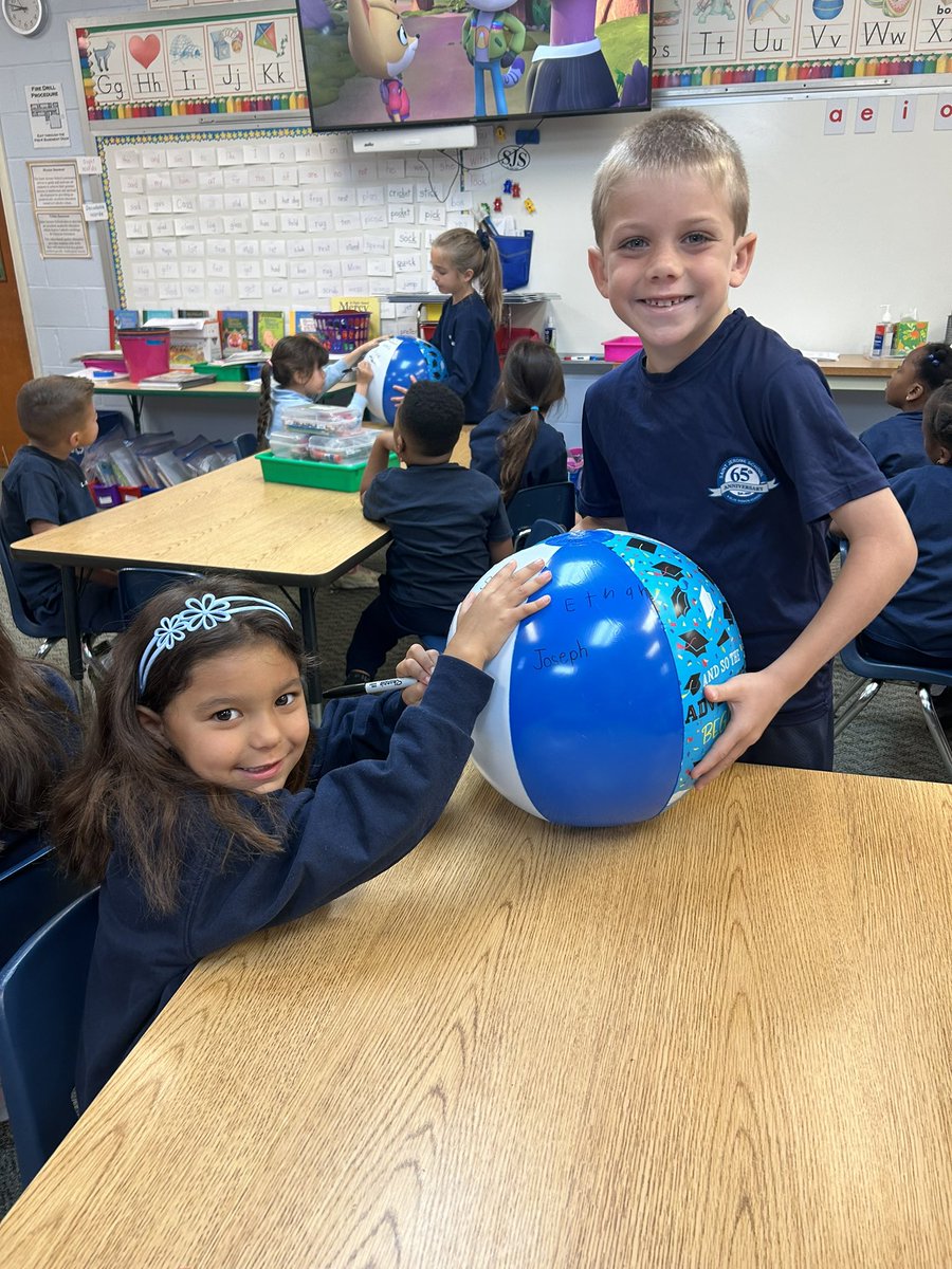SJSksempkowski's tweet photo. Signing beach balls for our friends- priceless!❤️ https://t.co/JnEgevkR6O