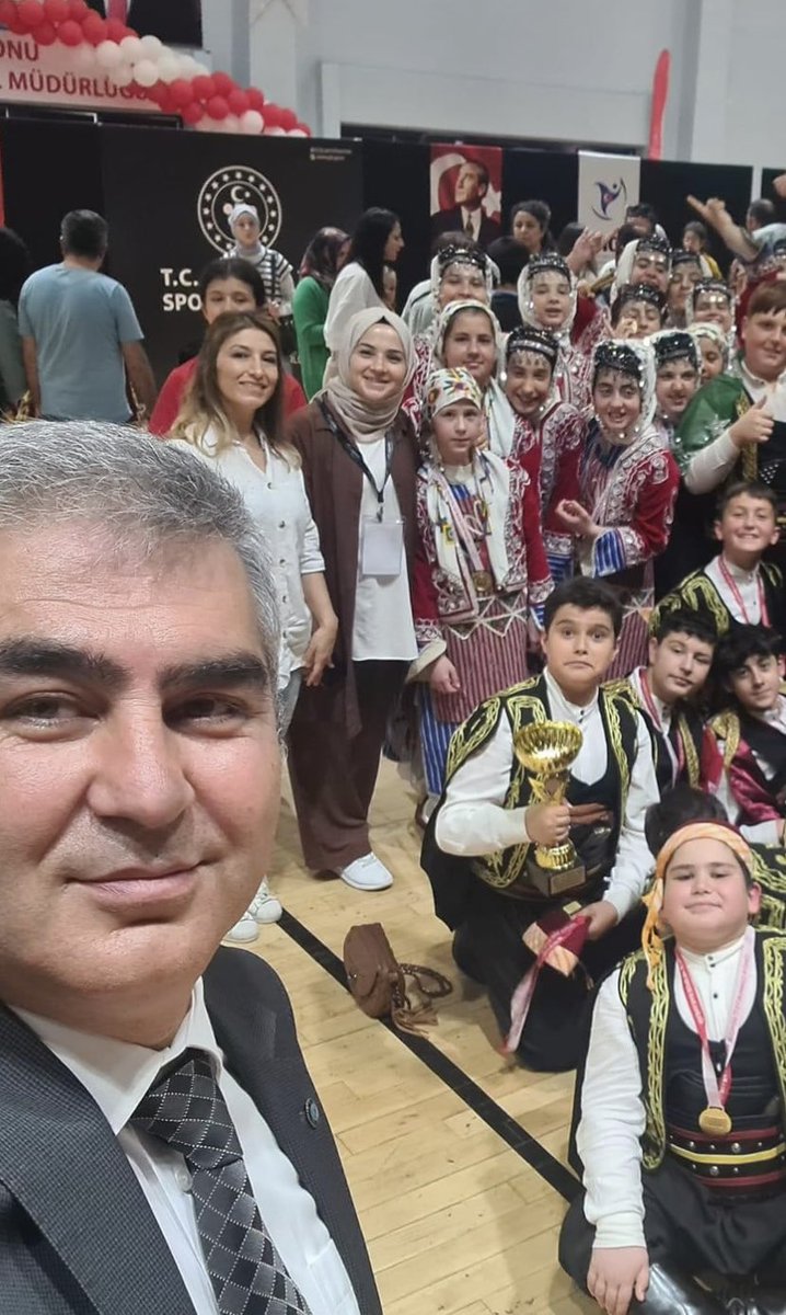 Merkezin dev kadrosu.Topladı yine tüm kupaları.👏🏻👏🏻👏🏻🏆🏆🏆#HalitÖzden, #Kastamonumerkezortaokulu