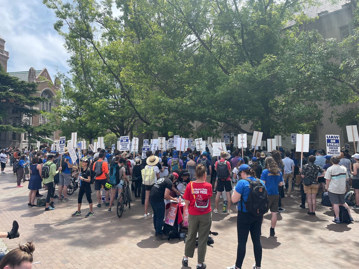SEIU925's tweet photo. UW POSTDOCS &amp; RESEARCHERS ARE ON STRIKE! 🪧 

Learn more: https://t.co/kpR7hFyqG1

Solidarity with @uwrunited @UAW4121 

#FairContractNow #FairContractsUW https://t.co/nbwAi1MO4l