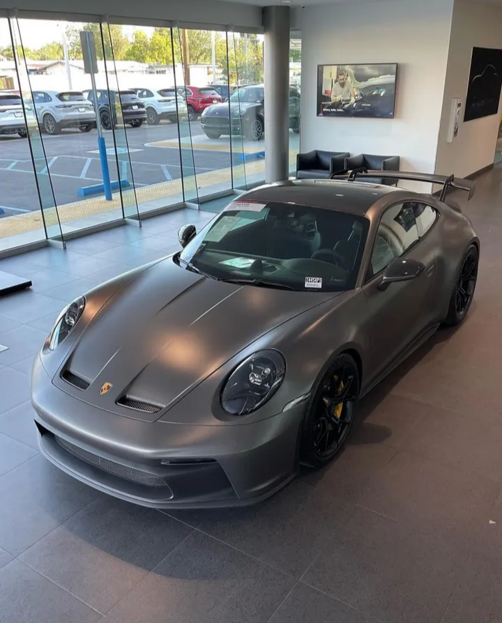 Oscarol95842891's tweet photo. #Porsche 🌚🥂 https://t.co/s9ThjzxW1X