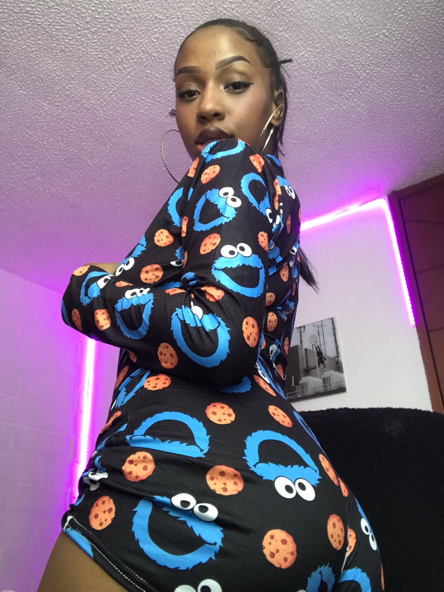 emmacolleman's tweet photo. Online now🤭 https://t.co/yktwwM47s6