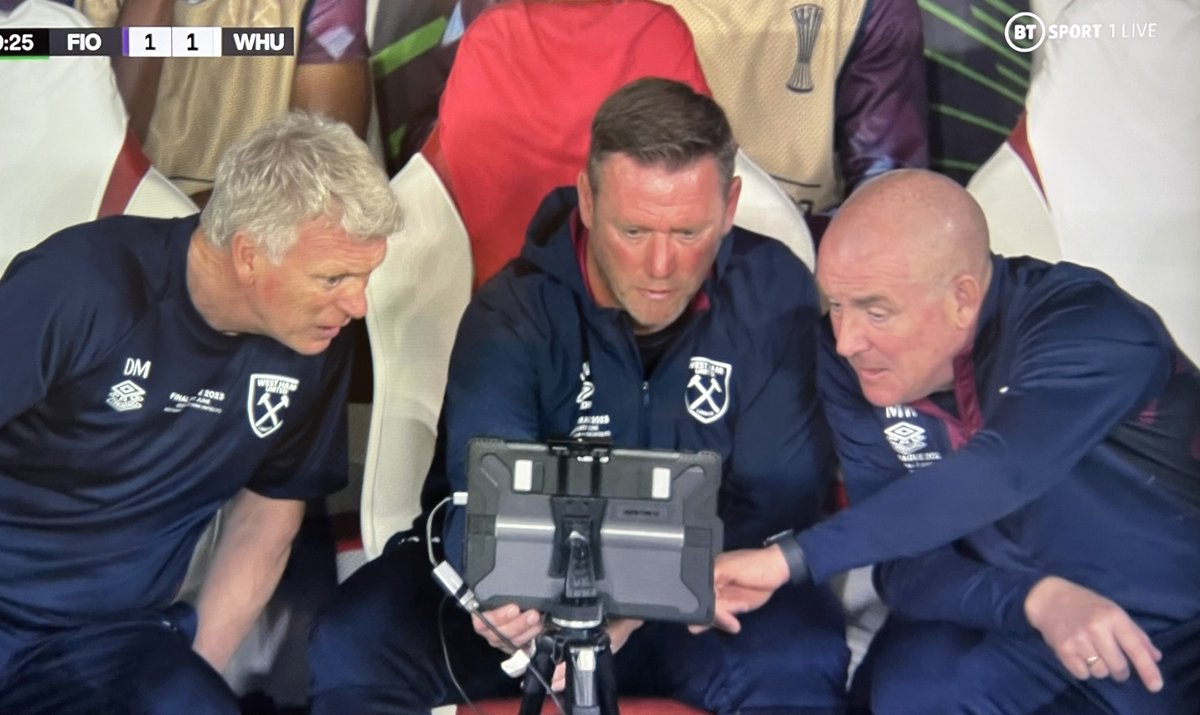 BeardedGenius's tweet photo. They’ve put the chandelier episode of Only Fools on to distract West Ham https://t.co/CyztkMPeDR