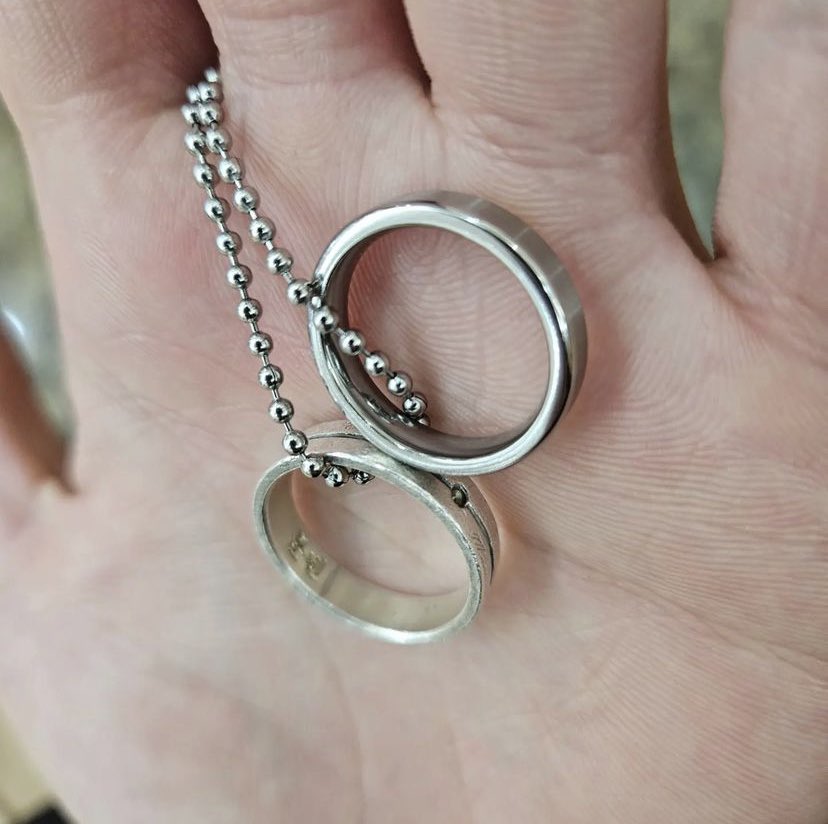 LeeDongMin330's tweet photo. [Rest In Peace Binnie💜 06.07.2023]

Hi Binnie! I miss your sudden bursts of energy like the one in the video. I’m glad your ring is kept safe with sanha, and I hope that in your next life, you can hold that ring much longer. Miss you sm Bin! Love you Binnie!

#RestInPeaceMoonBin https://t.co/zgMTVQ7RaT