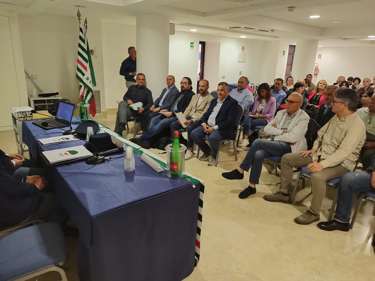 CISLAbruzzoMoli's tweet photo. Al Convegno"Truffa?Io non ci casco"organizzato dalla #Cisl Molise dalla #SlpCisl AbruzzoMolise il Seg.Gen. #Cisl Notaro ha ricordato che la #Cisl sta raccogliendo le firme a sostegno della legge d'iniziativa popolare sulla governance d’impresa partecipata #unpostoaltavolo FIRMA✍️ https://t.co/6tlSSQwy6H