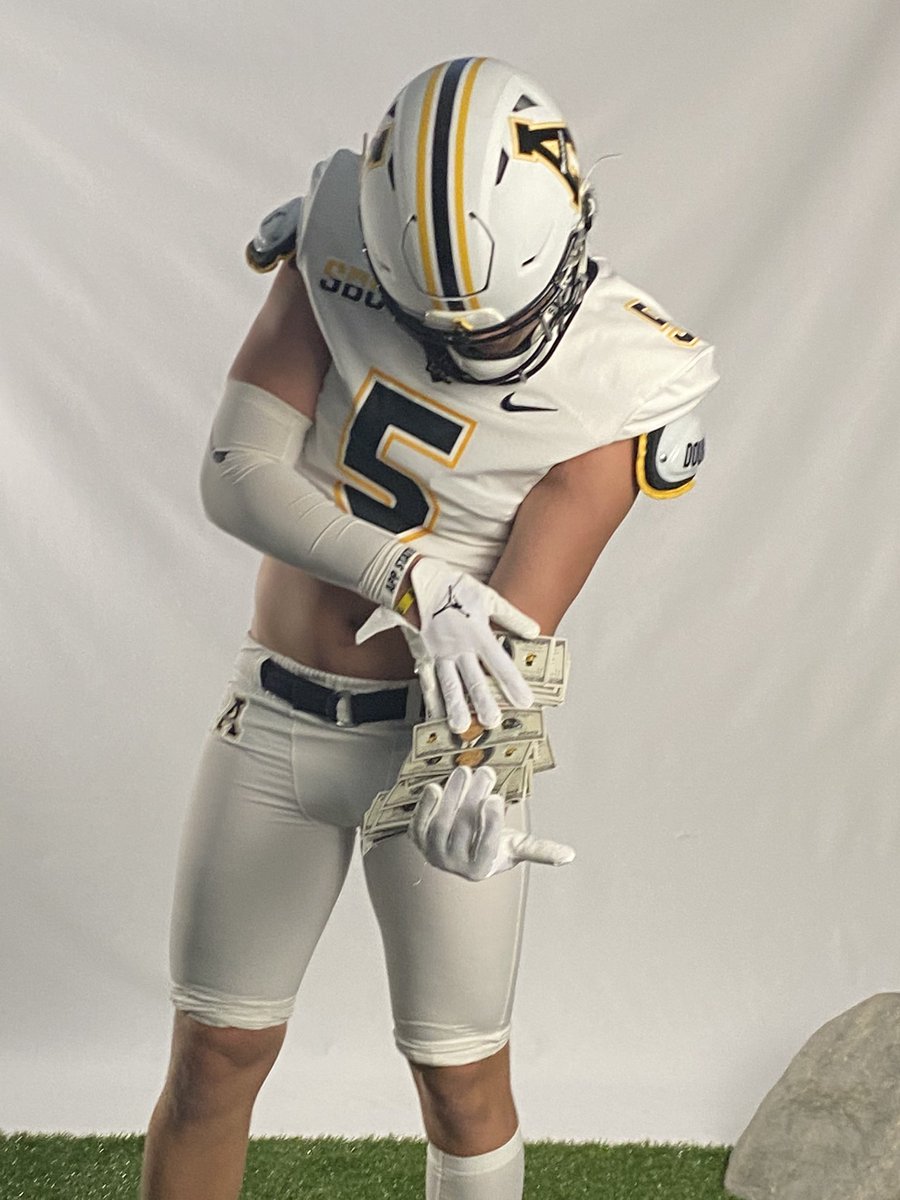 Had an amazing Unofficial in Boone today! Thank you <a href="/coach_sloan/">Coach Scot Sloan</a> &amp; <a href="/Coach_Cab/">Victor Cabral</a> for having me! 🟨⬜️