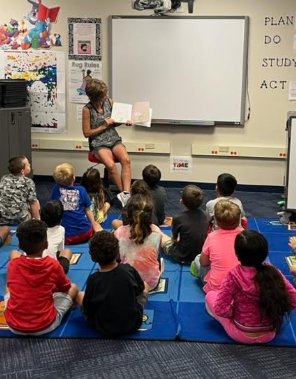 Keri_A_McCarty's tweet photo. Special guest reader for BME Summer Enrichment today!  Ms. Ross, HEB ISD School Board Vice President, visited to read to some of our Kindergarten students. #BeABobcat @BME_Harrop https://t.co/Xda48YtN2z