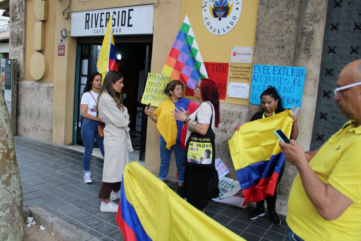 MovilizateOrg's tweet photo. Colombianos en Valencia en apoyo a las reformas @MovilizateOrg . Las reformas se defienden. Petro Presidente el pueblo no se rinde. https://t.co/jxR8cakDTx