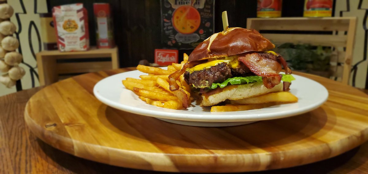 sparkyslanding1's tweet image. Double Bacon 🥓 Burger #mtshasta #sparkys #burgers