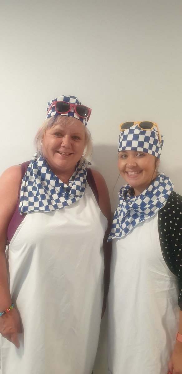 IRA_HomeEc's tweet photo. A great evening for the family engagement BBQ🙌☀️🍔🌭  A big shout out to Mr Robertson @irvineroyaltech who saved the day by helping us set up the BBQ and help get it started! You are a hero! 🦸‍♂️ A fantastic evening! 🙌☀️⭐😎 @IrvineRoyalAcad https://t.co/VkaiOx0V0f