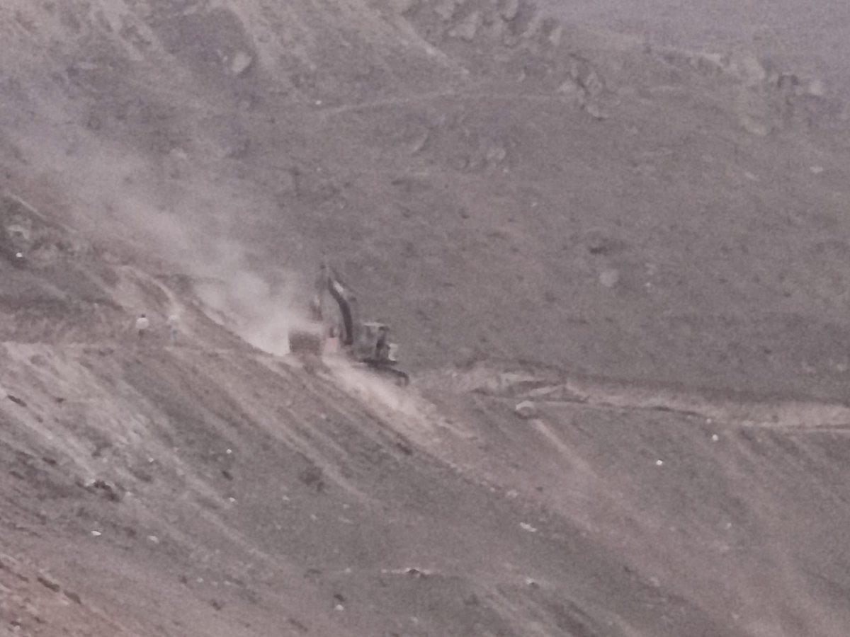 #SOS Denunciamos construcción de trocha que atraviesa las #lomas de Carabayllo y Área de Conservación Regional a cargo de la <a href="/MuniLima/">Municipalidad de Lima</a>. Hacemos un llamado al alcalde de Lima y autoridades <a href="/SerforPeru/">Serfor Perú</a> <a href="/MinamPeru/">Ministerio del Ambiente 🇵🇪♻️</a> <a href="/PoliciaPeru/">Policía Nacional del Perú</a>. Urge pronta intervención (altura AAHH Primavera)