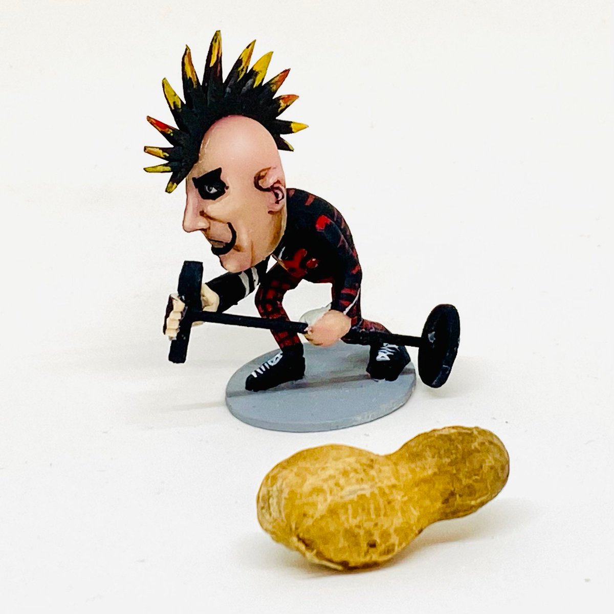SteveCasino1's tweet photo. Mini @mjkeenan that I made from a #peanutshell. @Tool https://t.co/1o4kBi10CS