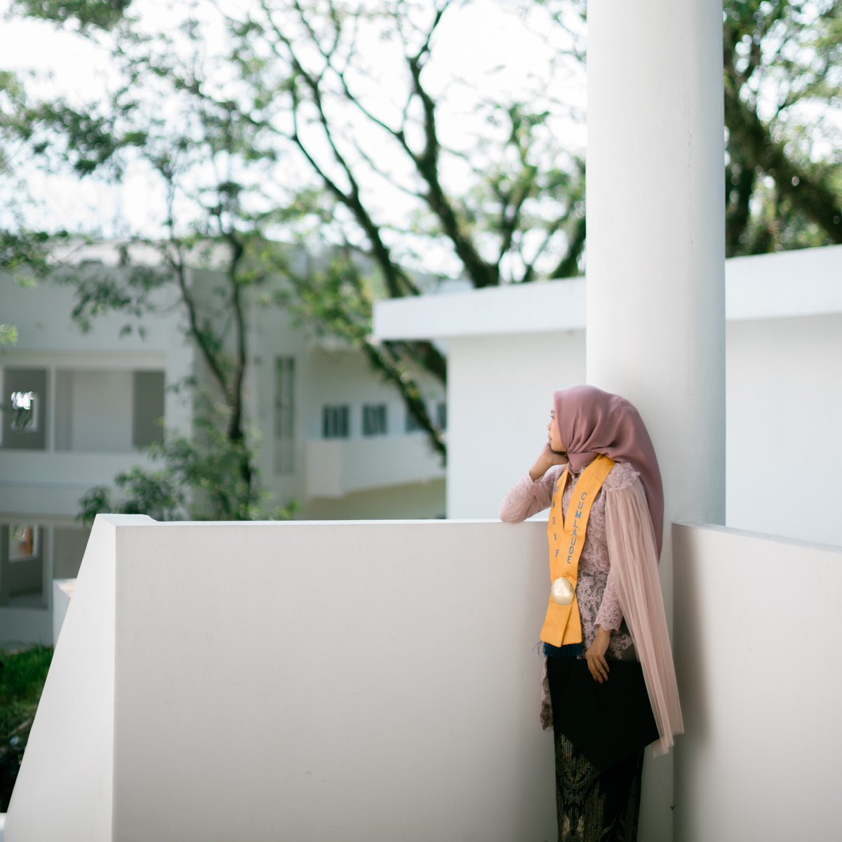setiatesar's tweet photo. Batas wajar merasa gembira itu sebenarnya hanya sedekat kita merasa sedih. Tidak jauh dan tidak berjarak. Sama halnya dengan merelakan kesedihan itu pergi, kita juga punya hak untuk melepaskan kegembiraan itu mengudara. https://t.co/5I14Gk6ftd