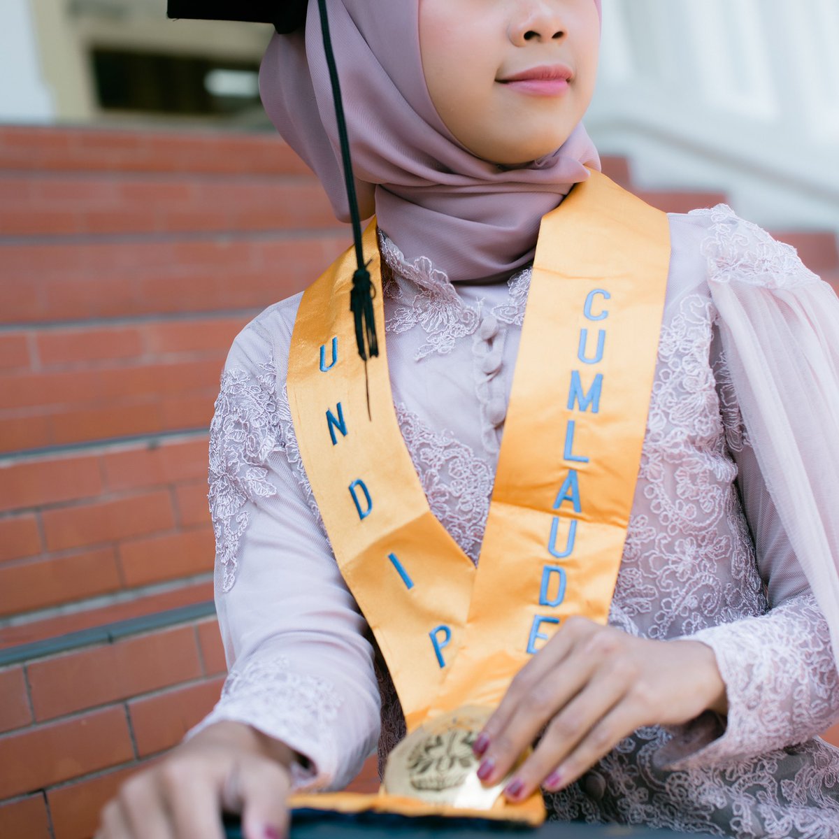 setiatesar's tweet photo. Setiap detail dan setiap inti kebahagiaan, patutnya kita gambarkan dengan terang. Terang tidak melulu perkara gambar pasti, bisa saja gambar yang terasa abadi. Gambar yang bisa saja satu dekade lagi selalu mengisi. https://t.co/xmPCerejTx
