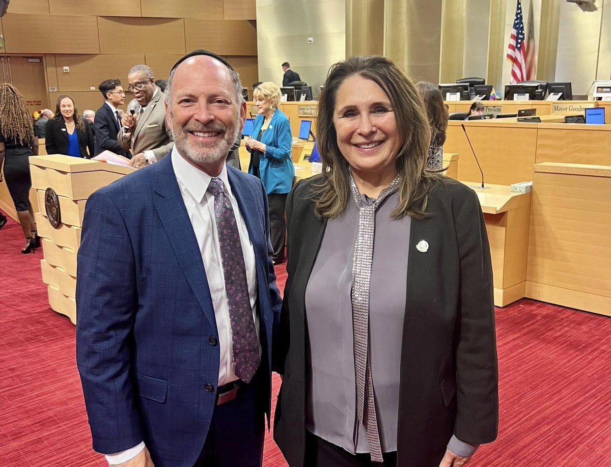 VictoriaDseaman's tweet photo. The Mayor and City Council recognized Michelle Hardy-Rodriquez for helping those that suffer from traumatic experiences with her non-profit, My Scars Are Beautiful. We also recognized the @HRC for their outstanding work to protect the rights of the LGBTQ+ community and Juneteenth as African-American freedom day. Also, it was great to see @YIaish he delivered the invocation to start our City Council meeting today.

@cityoflasvegas #lvcouncil #lvccward2 #citizenofthemonth #recognition #communityservice #inspiration #myscarsarebeautiful #embracingscars #loveyourscars #lgbtq #juneteenth