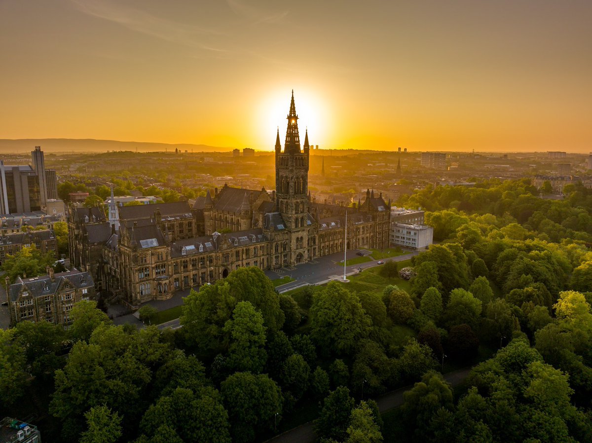 A spectacular sunrise over UofG 🌅 

Thank you @HawkAyeScotland