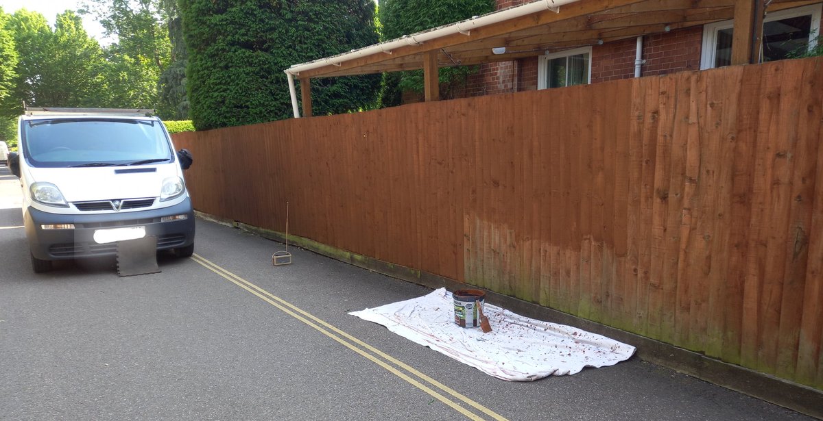 Perfect day for a bit of fence staining for a regular customer. 👌🏻🎨