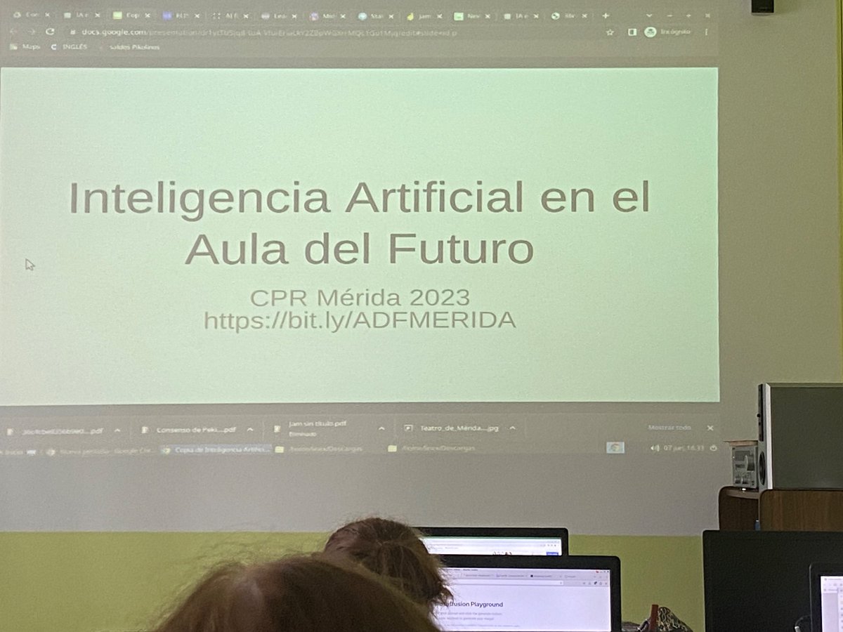 anes_sandra's tweet photo. Jornada final de Aula del Futuro en Extremadura. Representando a mi centro, @IESOViaDalmacia. Somos centro #adfE porque creemos que otras metodologías son posibles, todo suma. #innovated. https://t.co/FTtSYxL5wK