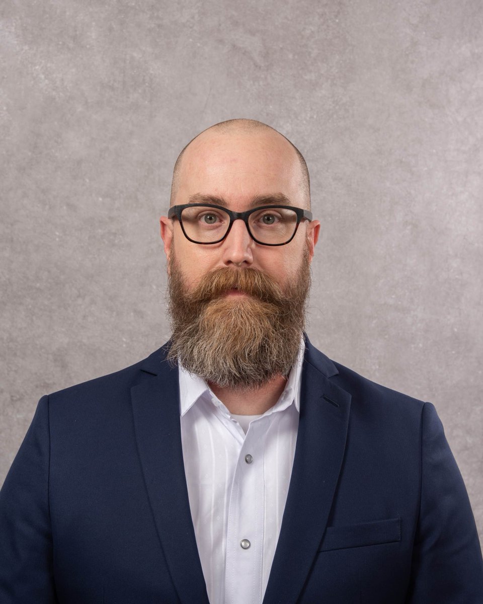 WillametteMBA's tweet photo. ⚡Veteran alum spotlight!⚡
Jeremiah Hilliard, MBA '21 is a Senior Product Manager at Anduril Industries. He served in the U.S. Marine Corps for more than 5 years &amp; has spent the majority of his career supporting the military in the defense industry. Thank you for your service! https://t.co/CxxNwxj4Vt