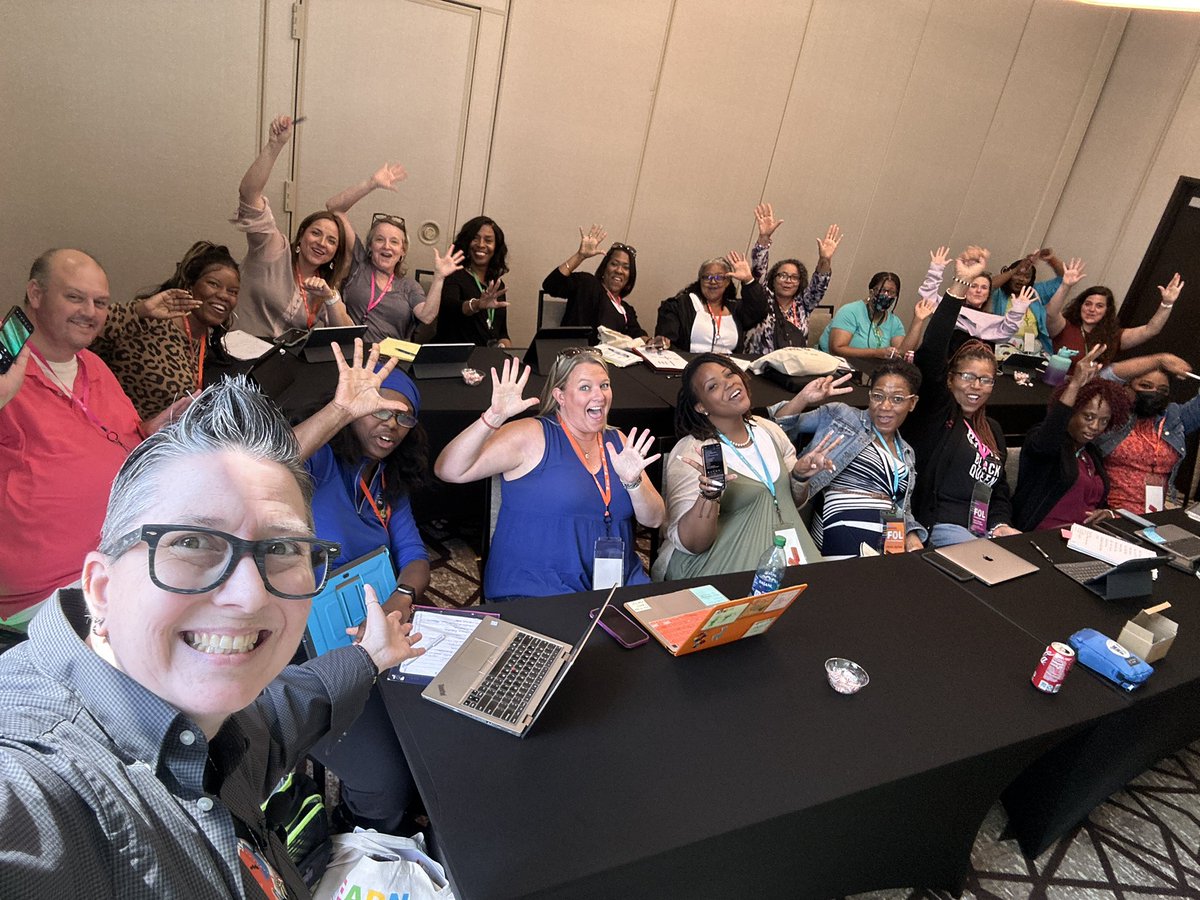 I had a blast sharing ideas for using @canva in the classroom with this group of champion educators at @_EdFarm’s Future of Learning Summit. #LearnWithEdFarm #edtech #APSITInspires #CanvaLove 
@APSInstructTech @CanvaEdu