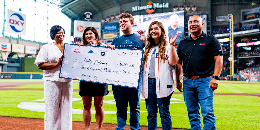 FoldsofHonor's tweet photo. Thank you to our friends @astros and #Budweiser for changing the lives of our military and first responder families in Texas 🇺🇸 ⚾ @FoldsOfHonorSTX @MLB

#Budweiser #Astros #Education #Scholarships #MLB https://t.co/6rqVPp4xKd