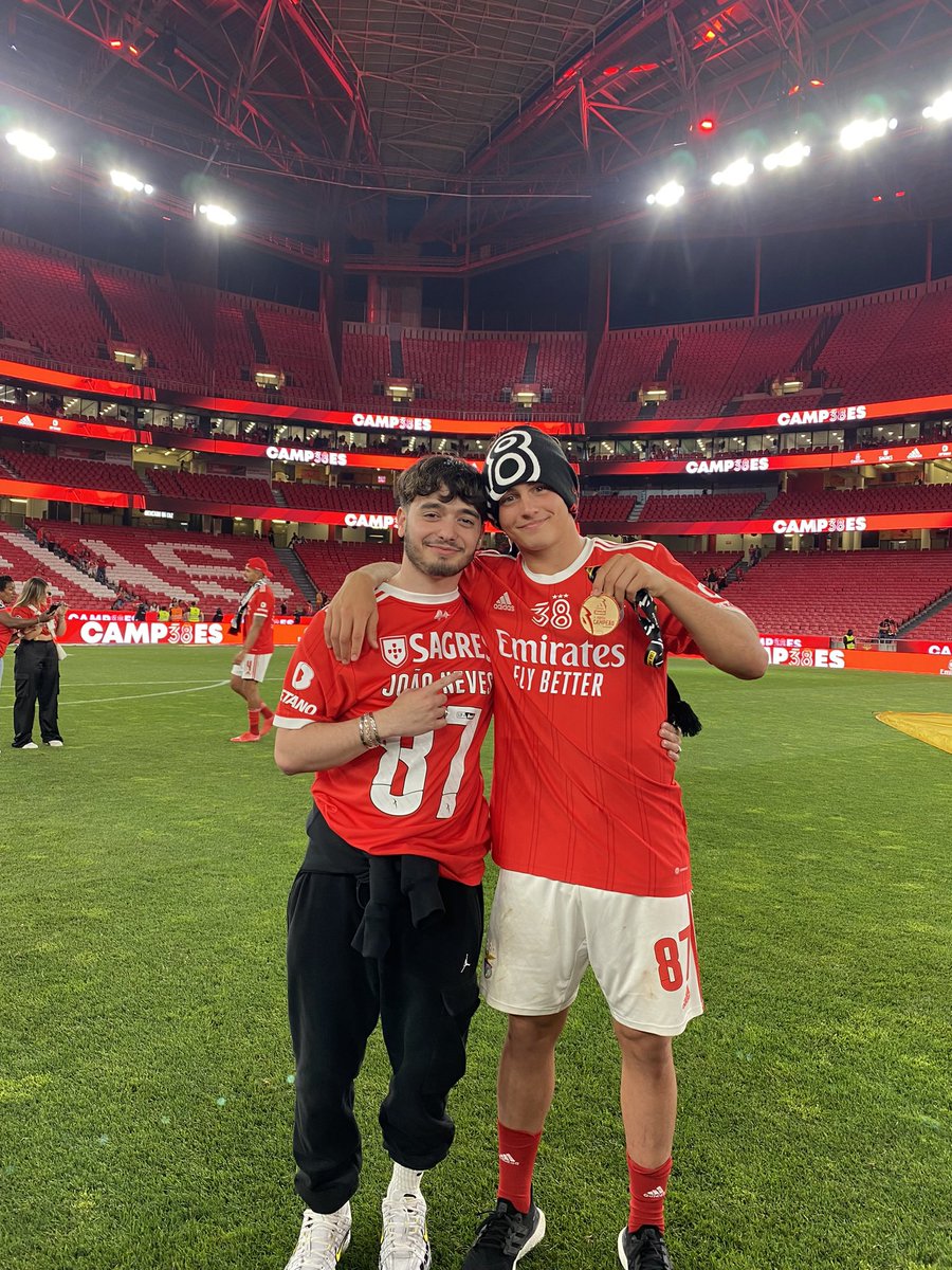 RRubss10's tweet photo. la plus belle soirée de ma vie je pense 🥰❤️ https://t.co/oio2FisGOP
