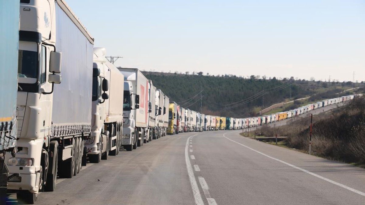 Bulgaristan, Schengen vizesi olan Türk TIR sürücülerinin, ülkede yükleme-boşaltma yapmalarını yasakladı. Bulgar yetkililer, ülkelerinde yükleme-boşaltma yapacak TIR sürücülerinden ulusal vize istemeye başladı.