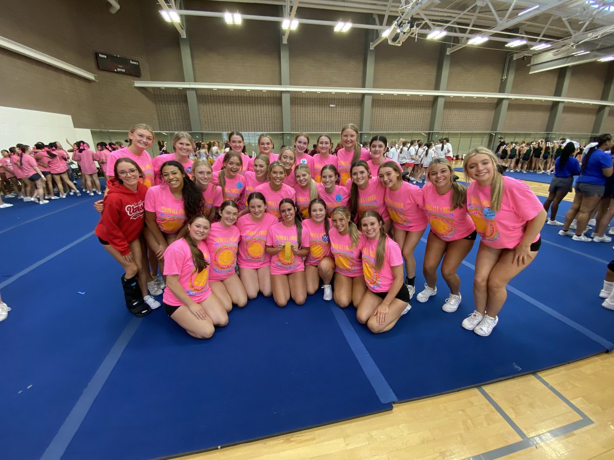 tomball_hscheer's tweet photo. We are so proud of all three of our cheer teams. Freshman and JV got a blue ribbon and varsity got the coveted gold ribbon on the first evaluation! We are also so proud of our junior highs for getting blue ribbons as well! #TISDVerticalAlignment #PrideOfTexas #We/Me https://t.co/FVDJp4Ukgg