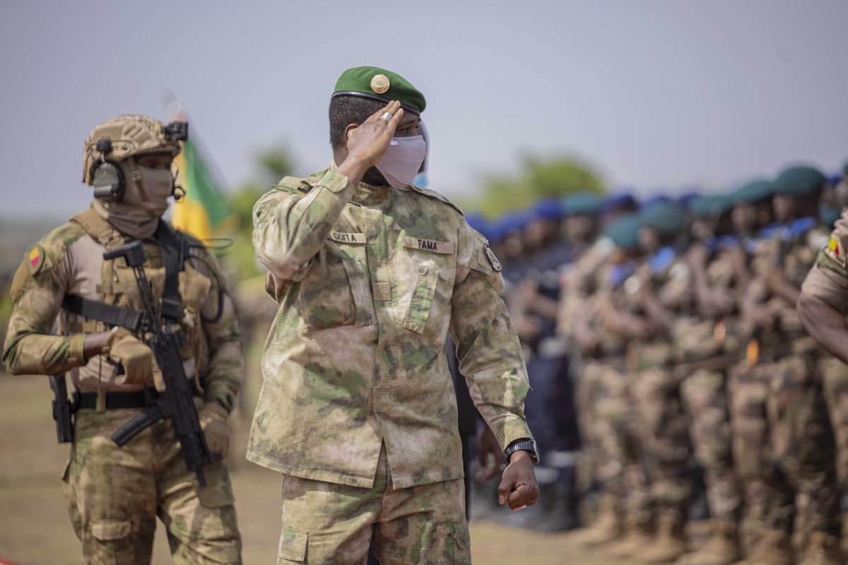 PresidenceMali's tweet photo. Le Président de la Transition, SE le Colonel @GoitaAssimi, Chef de l’État, a présidé, ce mercredi, la cérémonie de pose de la première pierre du Centre d’intelligence artificielle et de robotique du Mali (CIAR-Mali), à Kati Sirakoro Niaré. https://t.co/2vWr1V2WoU