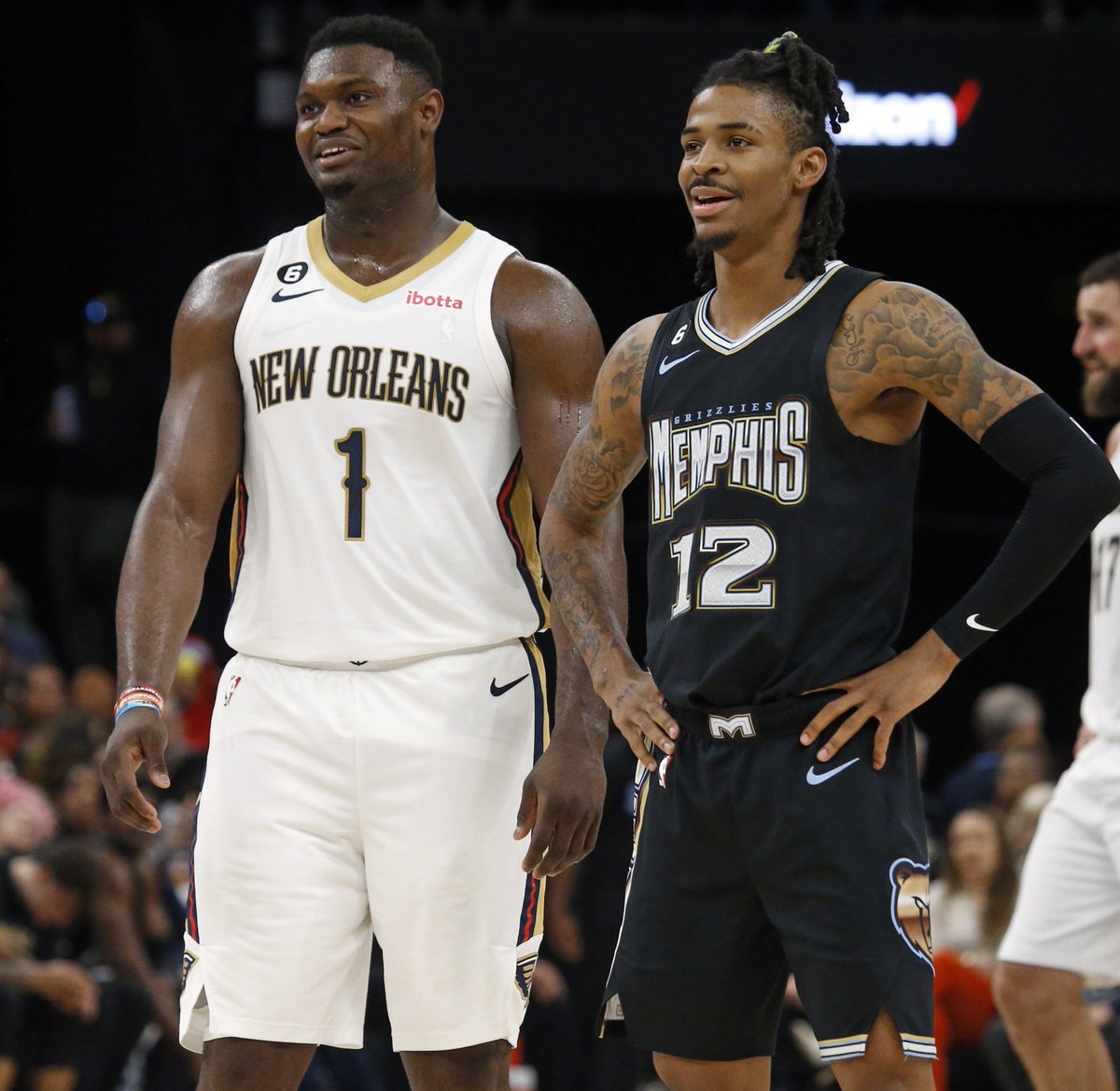 Zion Williamson e Ja Morant:

Dois homens que usaram suas pistolas com propósitos diferentes