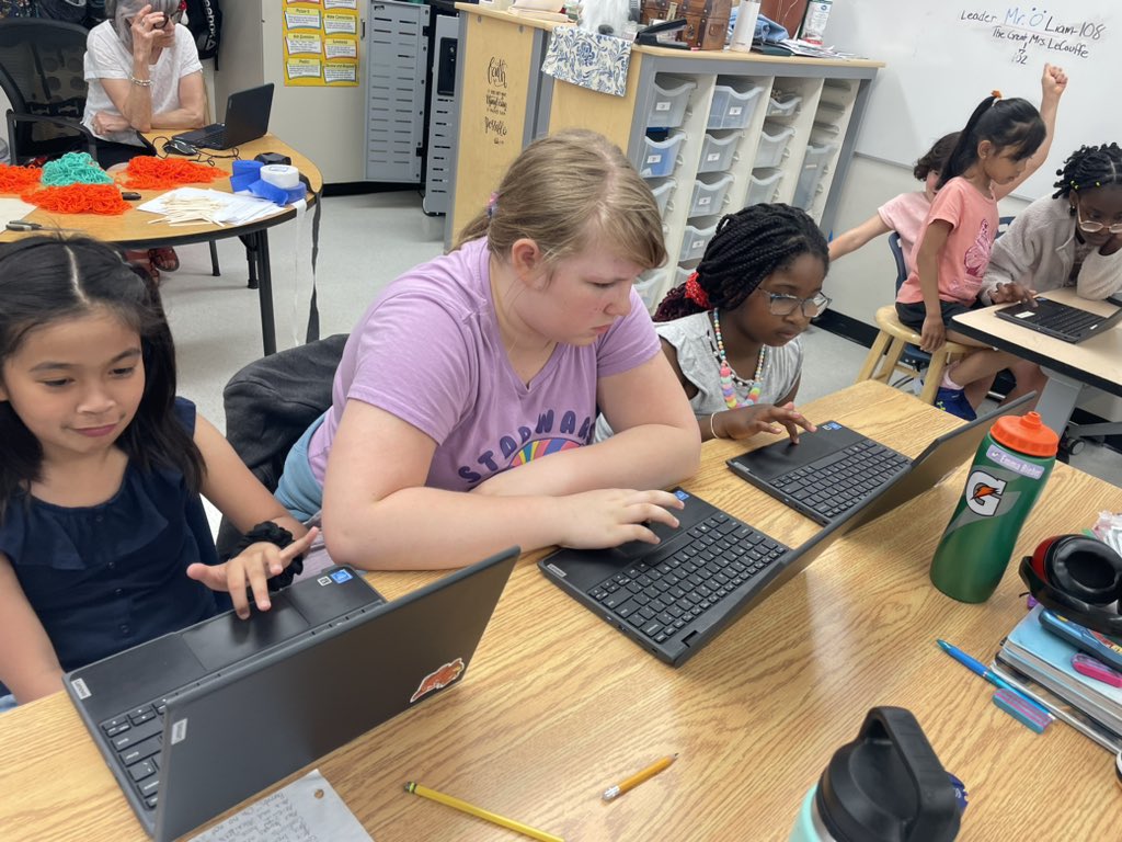 MrsLeCouffe's tweet photo. Grade 5/6 having our Hour of Code games challenge with our grade 2/3 @elementaryolsen this afternoon. @DeshayeCatholic #RCSDConnect #HourofCode https://t.co/9hWTaAbmba