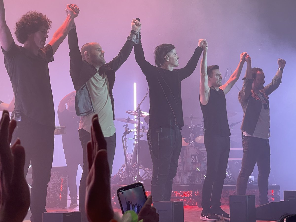 JaimeMarie17's tweet image. &quot;We&apos;re smiling but we&apos;re close to tears&quot; 🎶 
Few of my favourite pics I took in Wolverhampton on Monday night 🥰 

@thescript @TheScript_Danny @glenofthepower @benjaminsarge #TheScript #TheScriptWolverhampton #TheScriptFamily