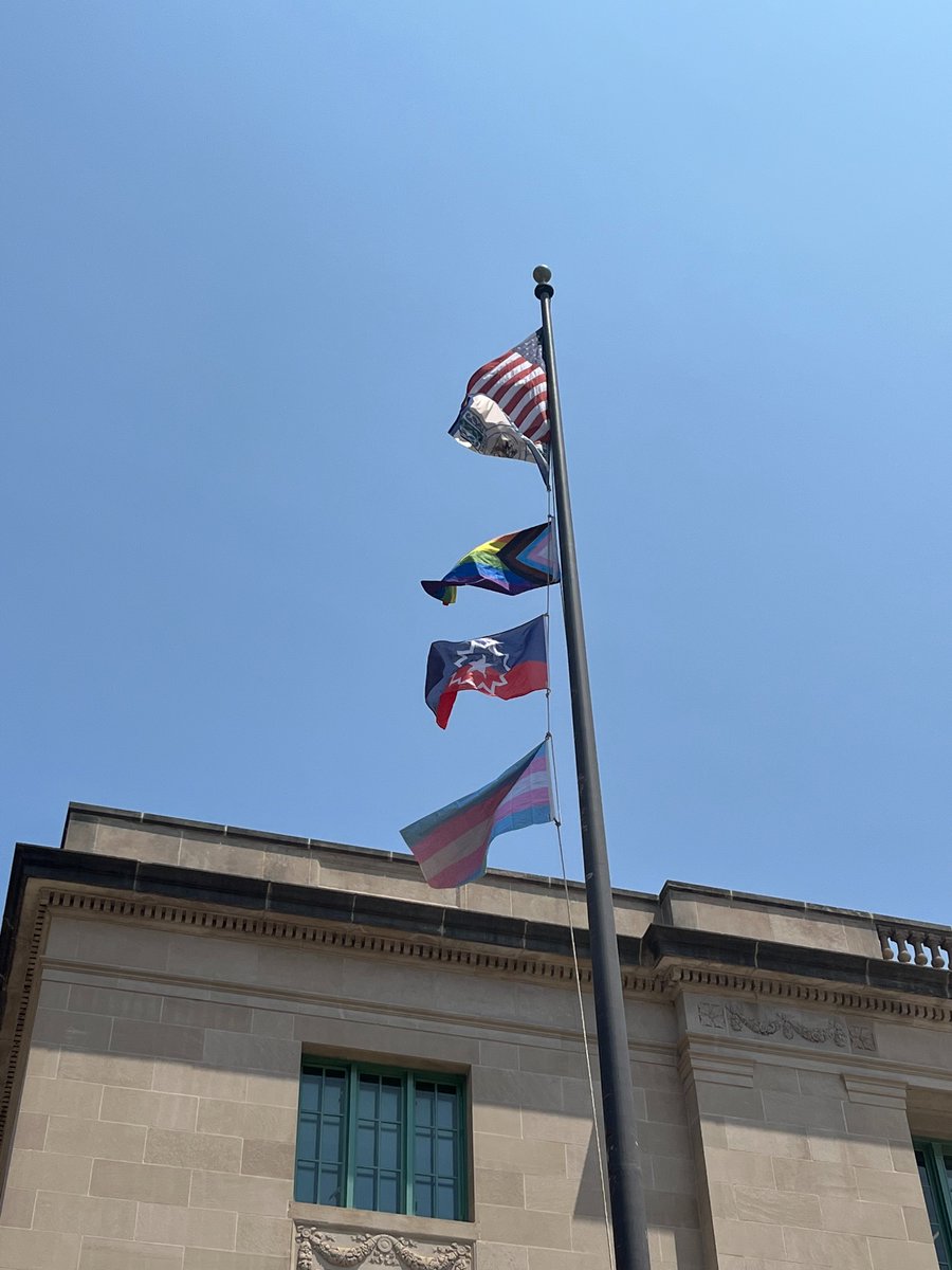 Fair_Wisconsin's tweet image. This afternoon, the @CityofMadison made history by raising the transgender pride flag over our Municipal Building! 🏳️‍⚧️🏳️‍🌈

Thank you @dinaninaformsn and @SatyaForMadison for your leadership and unwavering support of our queer and trans youth!