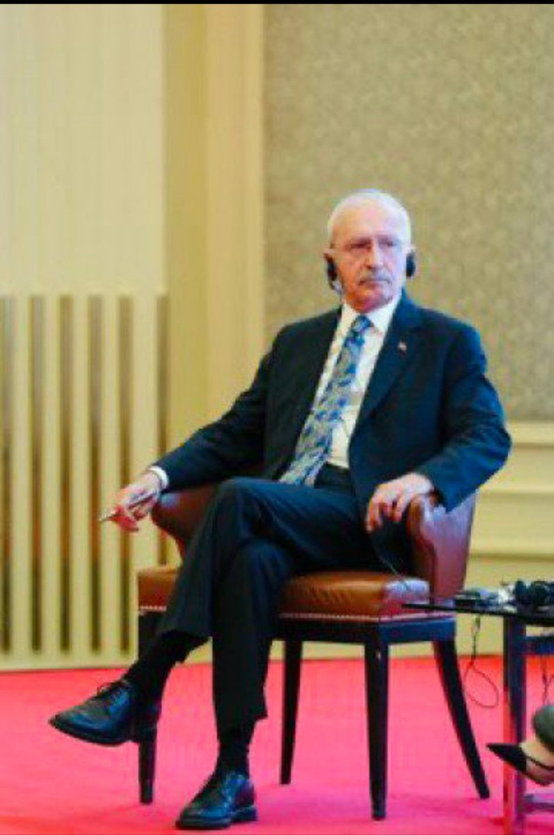 K. Kılıçdaroğlu'na yapılan istifa çağrıları eleştiriler artık bir linç kampanyasına dönüştü. 

Sanırsınızki Ülkeyi enkaza çeviren 
K. Kılıçdaroğludur. 

Kim ne derse desin K.Kılıçdaroğlu bulunmaz bir Devlet adamı'dır. Akp'nin korktuğu tek politikacı dır.