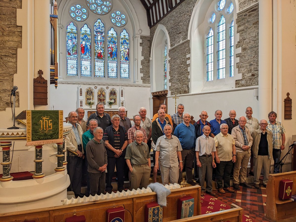 Ymarfer yn yr eglwys heno - edrych ymlaen at nos Wener. Dewch yn llu! <a href="/Clonc360/">Clonc360</a>