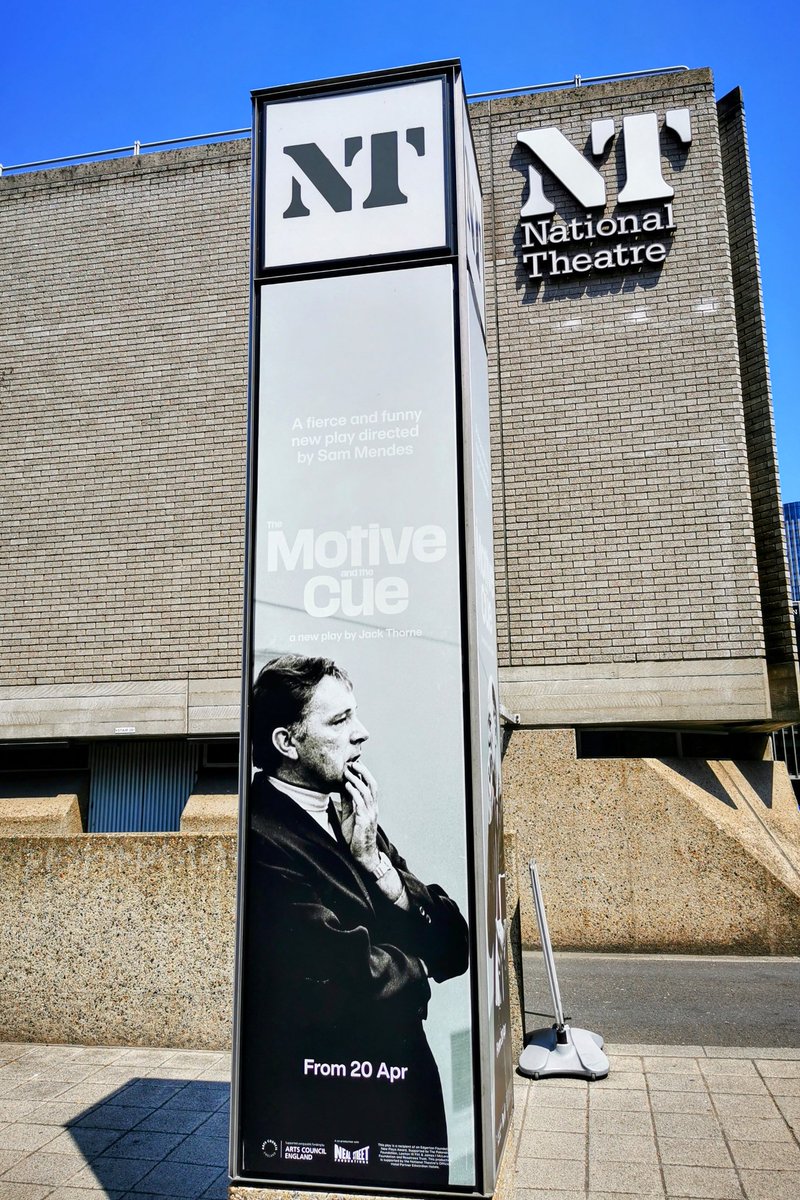 The Motive and the Cue <a href="/NationalTheatre/">National Theatre</a> written by <a href="/jackthorne/">Jack Thorne</a> is an excellent showcase of the waxing and waning of celebrity and all its complexities. The perfect casting of <a href="/Markgatiss/">Mark Gatiss 💙</a> <a href="/JohnnyFlynnHQ/">Johnny Flynn</a> and <a href="/Tuppence/">Tuppence Middleton</a> is dynamic 💖