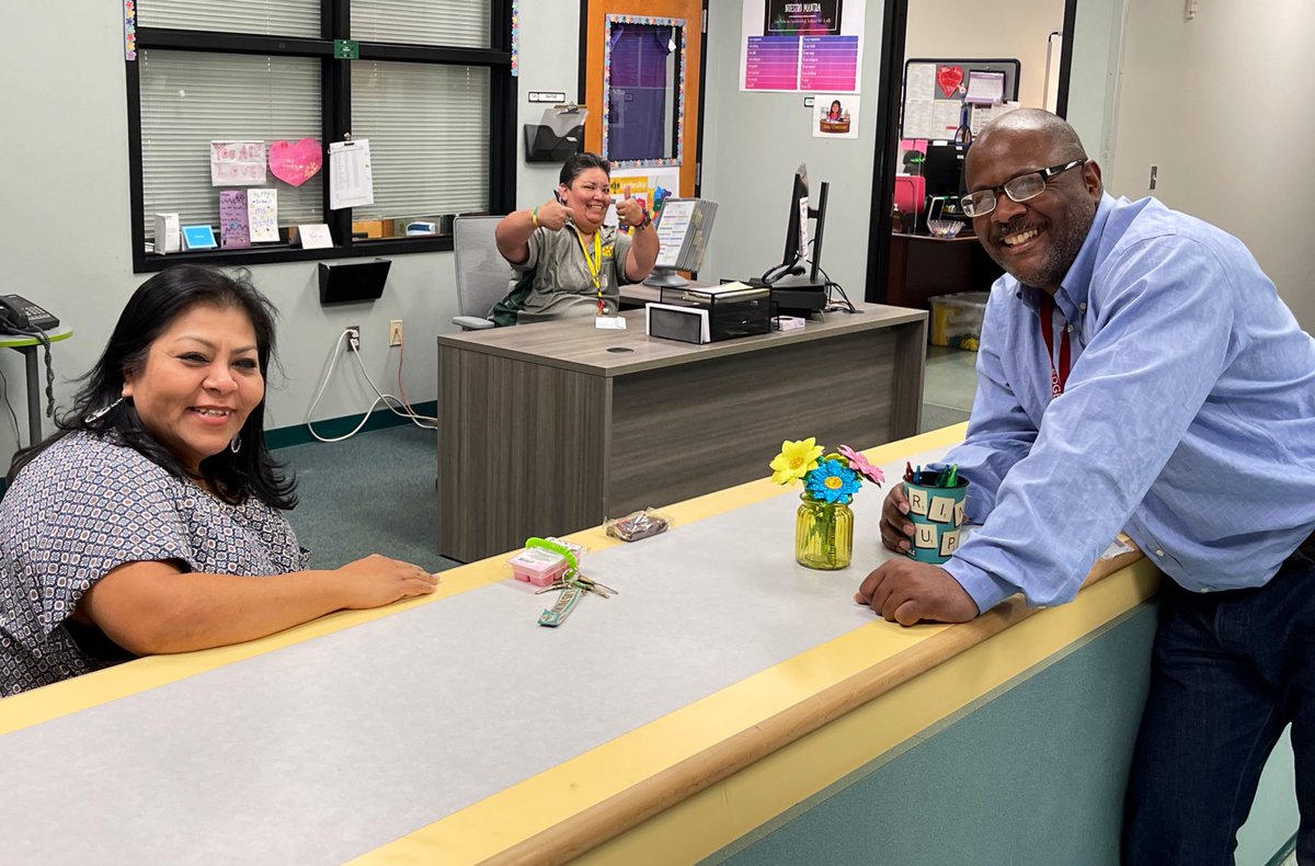 genevie79cr's tweet image. That’s a wrap! Thank you students, staff, and families for a successful 2022-2023 school year!! #LPLS4Girls #LPEPawsUp